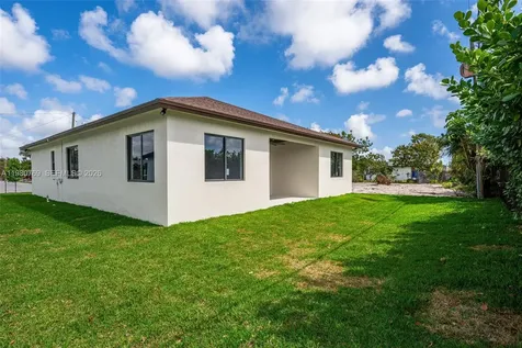 3040 NW 24th Street Fort Lauderdale FL 33311