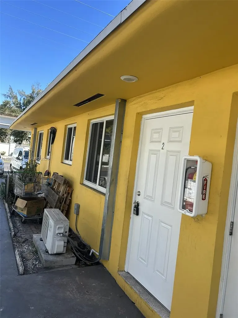318 E 21st Street Hialeah FL 33010
