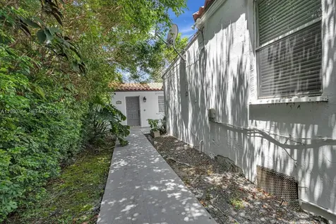 1044 SW 13th Court Miami FL 33135