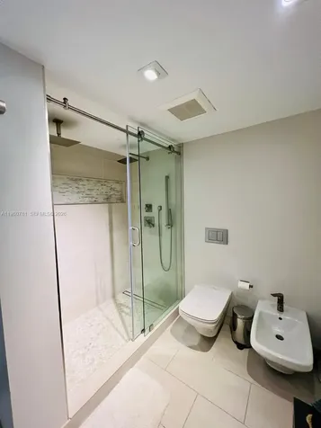 6039 Collins Avenue Miami Beach FL 33140