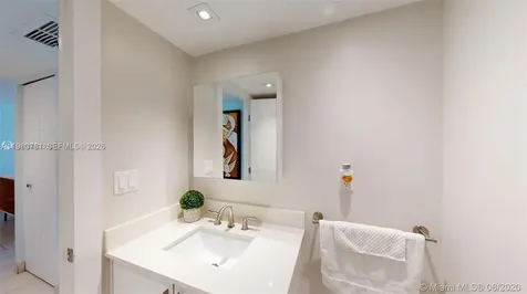 6039 Collins Avenue Miami Beach FL 33140