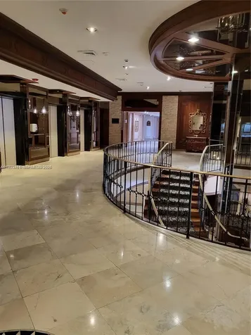 6039 Collins Avenue Miami Beach FL 33140
