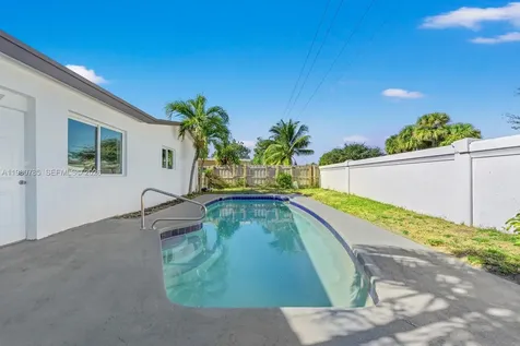 7971 NW 3rd Place Margate FL 33063