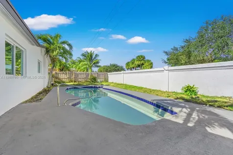 7971 NW 3rd Place Margate FL 33063