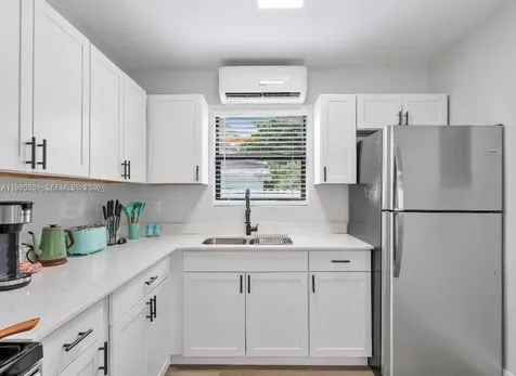 584 NW 30th Street Miami FL 33127