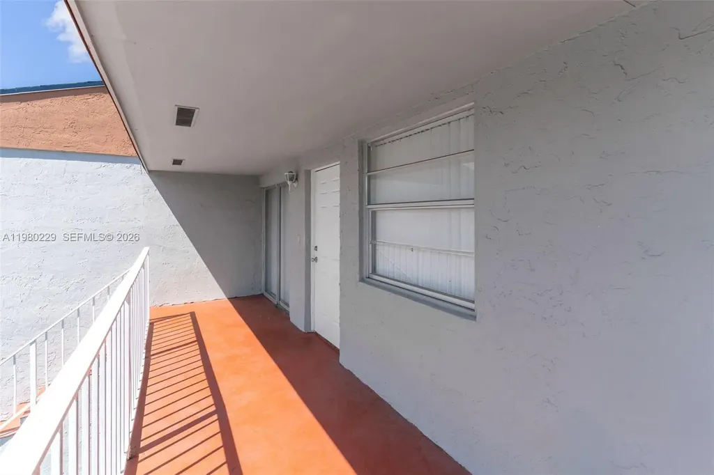 15421 SW 81st Circle Lane Miami FL 33193