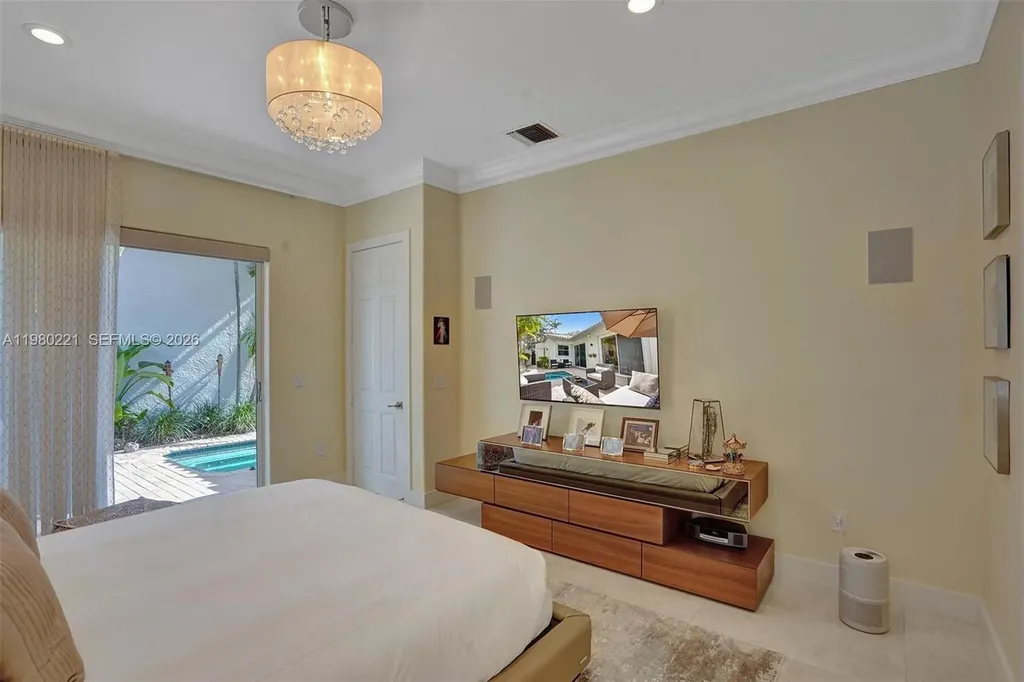 1529 Shoreline Way Hollywood FL 33019