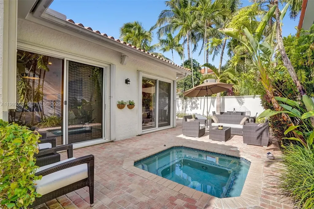 1529 Shoreline Way Hollywood FL 33019