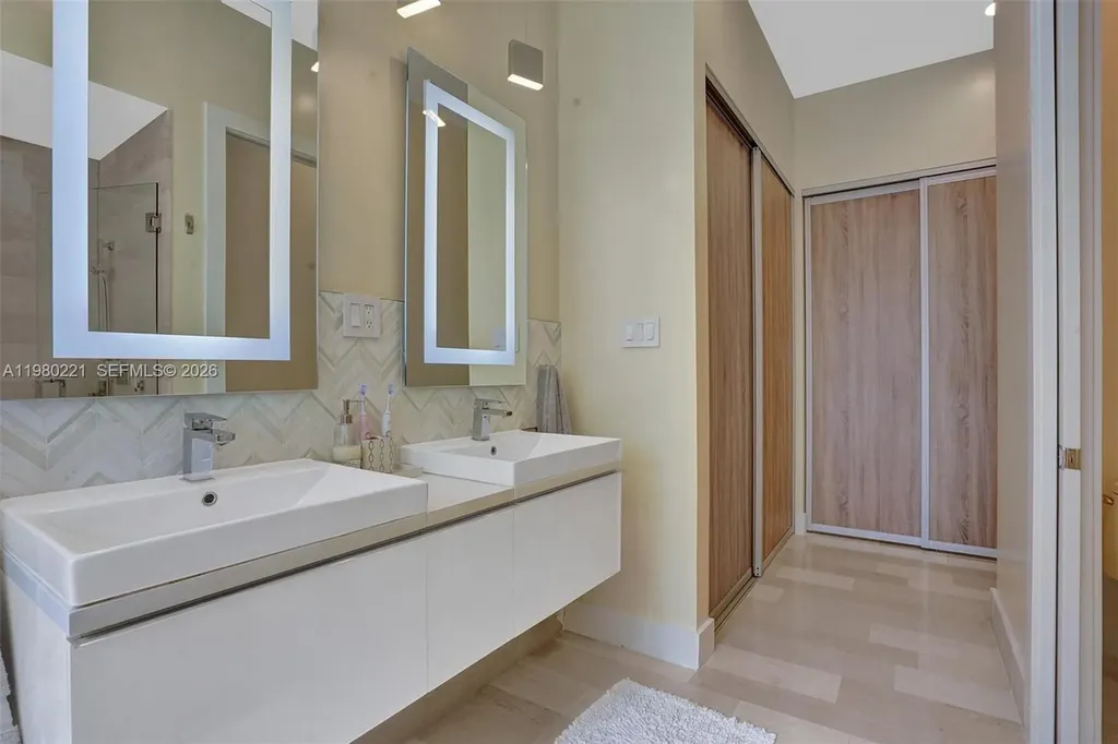1529 Shoreline Way Hollywood FL 33019