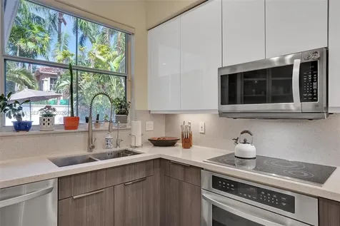 1529 Shoreline Way Hollywood FL 33019