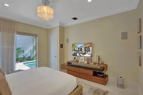 1529 Shoreline Way Hollywood FL 33019