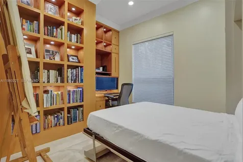 1529 Shoreline Way Hollywood FL 33019