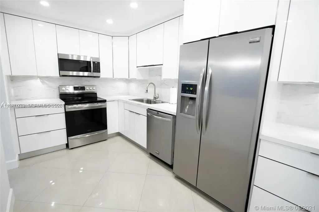 3801 S Ocean Drive (Avail April 1, 2026) Hollywood FL 33019
