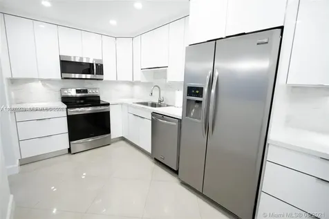 3801 S Ocean Drive (Avail April 1, 2026) Hollywood FL 33019