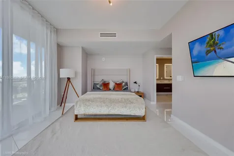 851 NE 1st Avenue Miami FL 33132