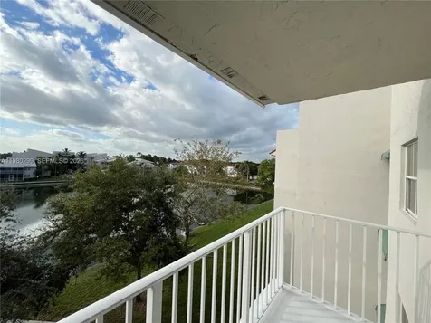 8260 SW 210th Street Cutler Bay FL 33189