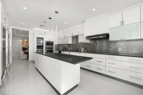 5959 Collins Avenue Miami Beach FL 33140