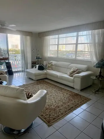 3113 S Ocean Drive Hallandale Beach FL 33009