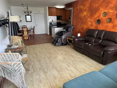 7441 Wayne Avenue Miami Beach FL 33141