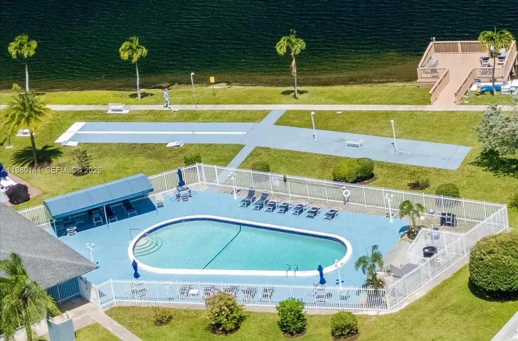 2200 Park Lane Hollywood FL 33021