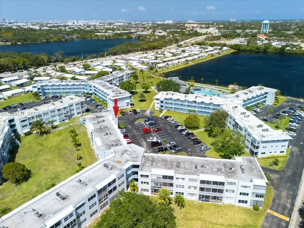 2200 Park Lane Hollywood FL 33021