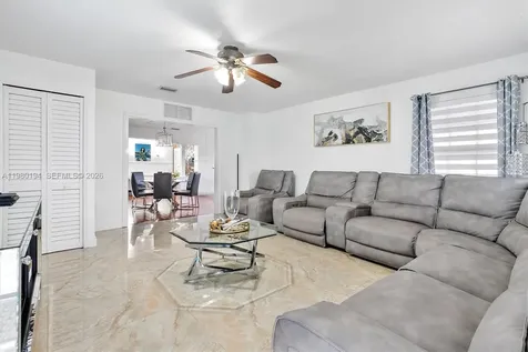 1520 SW 86th Court Miami FL 33144