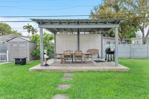 1520 SW 86th Court Miami FL 33144