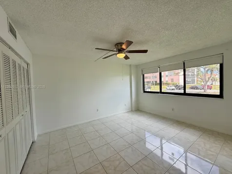 20850 San Simeon Way Miami FL 33179