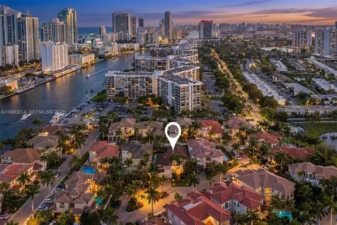 822 Meridian Lane Hollywood FL 33019