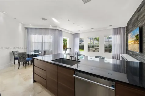 822 Meridian Lane Hollywood FL 33019