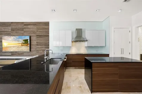 822 Meridian Lane Hollywood FL 33019