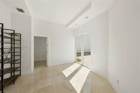 822 Meridian Lane Hollywood FL 33019