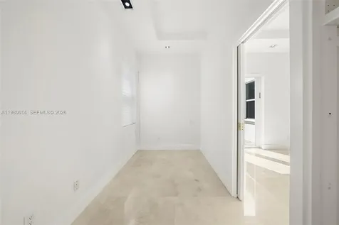 822 Meridian Lane Hollywood FL 33019