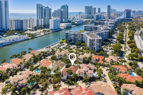 822 Meridian Lane Hollywood FL 33019
