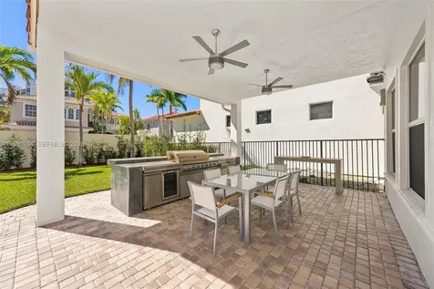 822 Meridian Lane Hollywood FL 33019