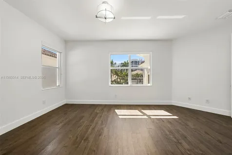 822 Meridian Lane Hollywood FL 33019