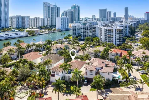 822 Meridian Lane Hollywood FL 33019