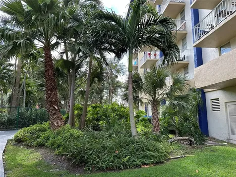 801 NW 47 Avenue Miami FL 33126