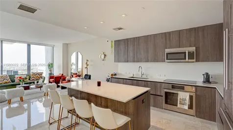 88 SW 7th Street Miami FL 33130