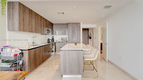 88 SW 7th Street Miami FL 33130