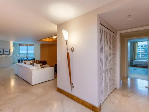848 Brickell Key Drive Miami FL 33131