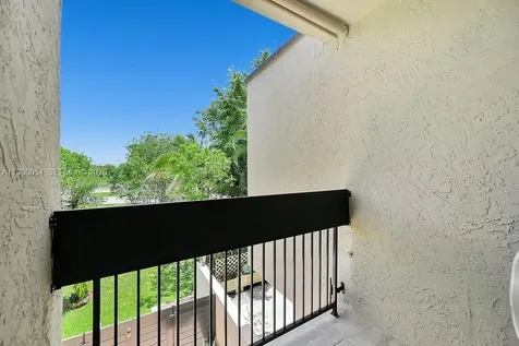 9133 Fontainebleau Boulevard Miami FL 33172