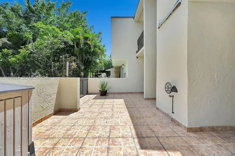 9133 Fontainebleau Boulevard Miami FL 33172