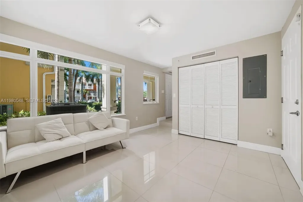 2729 NE 184th Lane Aventura FL 33160