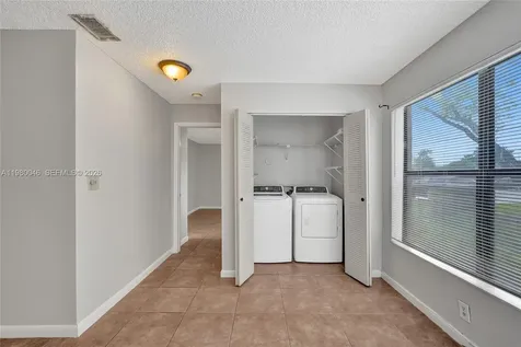 2846 S University Drive Davie FL 33328