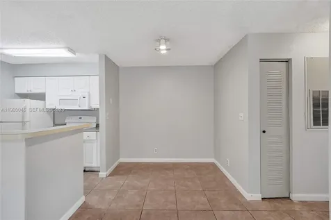 2846 S University Drive Davie FL 33328