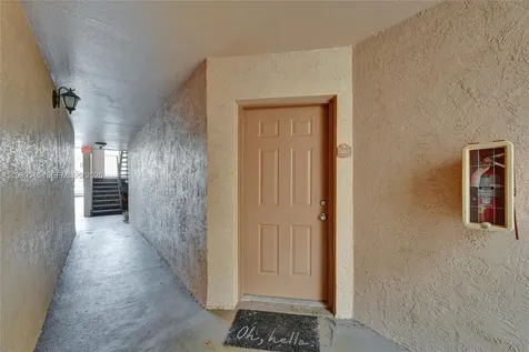2846 S University Drive Davie FL 33328