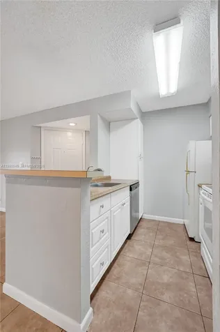 2846 S University Drive Davie FL 33328