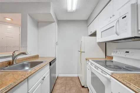 2846 S University Drive Davie FL 33328