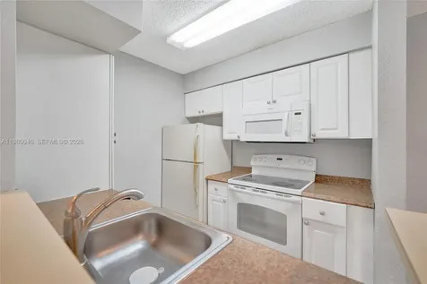 2846 S University Drive Davie FL 33328